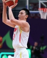 完美调整！胡明轩上半场5中4得10分 三分2中2