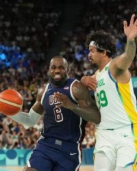 世界杯预选赛下注平台-17分钟9次助攻盘活全队 詹姆斯是梦之队绝对统帅